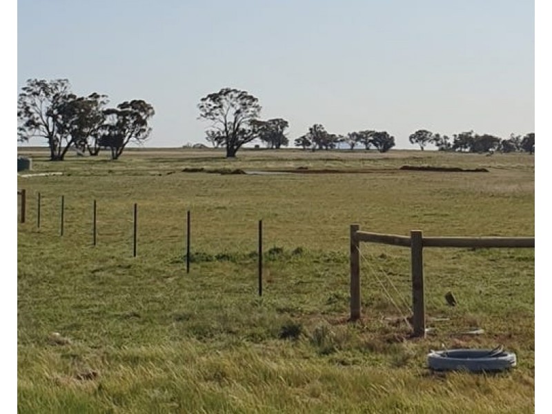 Burrows Road, Woodstock On Loddon VIC 3551