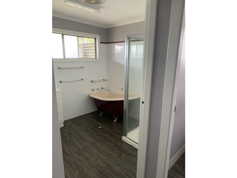 6 racecourse road, Cessnock NSW 2325