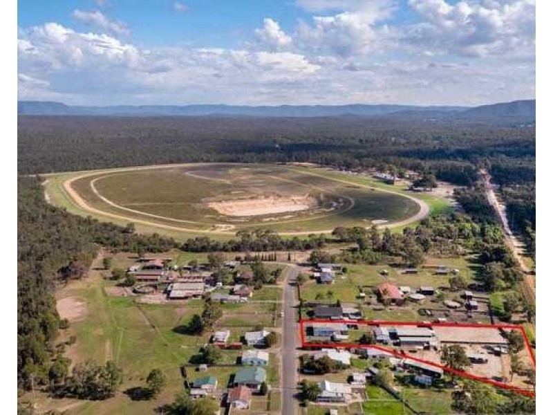 6 racecourse road, Cessnock NSW 2325