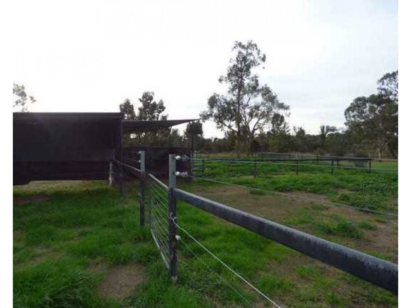 6 racecourse road, Cessnock NSW 2325