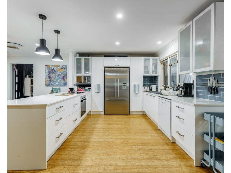 19 Pinemount Crescent, Oxenford QLD 4210