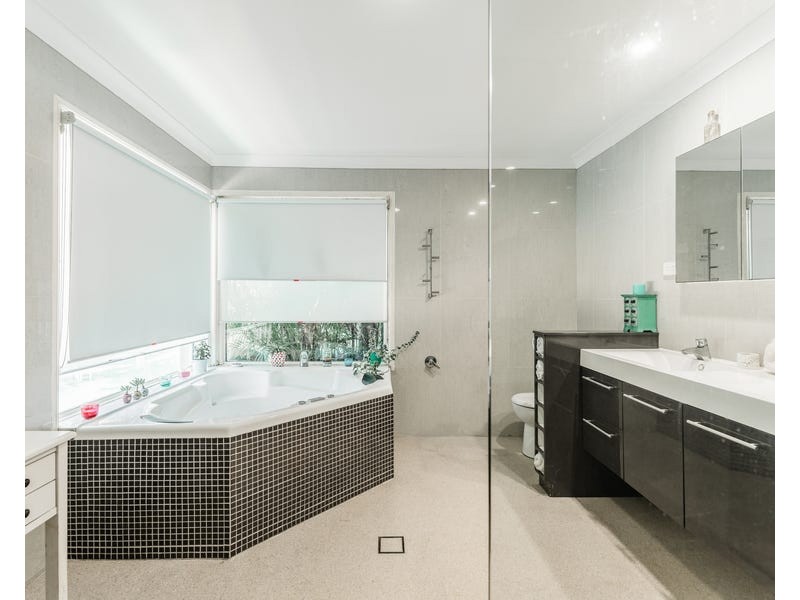 19 Pinemount Crescent, Oxenford QLD 4210