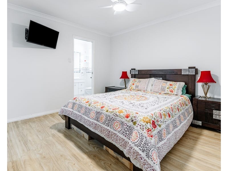 19 Pinemount Crescent, Oxenford QLD 4210