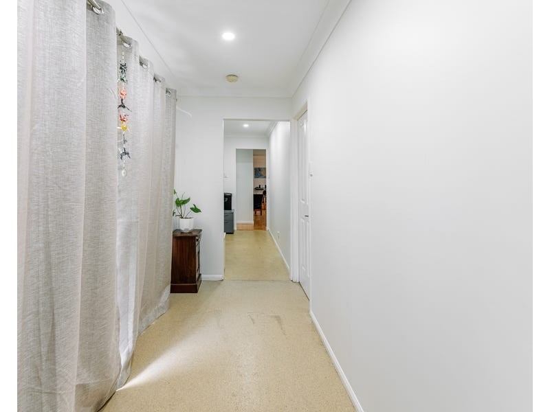 19 Pinemount Crescent, Oxenford QLD 4210