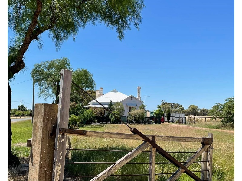2 Brookong Street, Lockhart NSW 2656