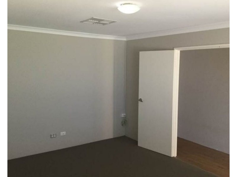 22 St Joseph Fairway, Success WA 6164