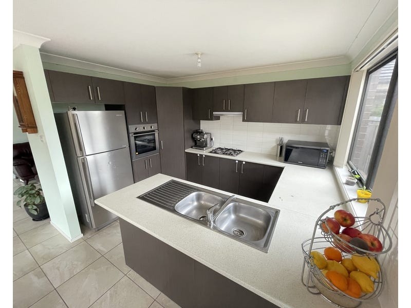 18 Glory Road, Glenfield NSW 2167