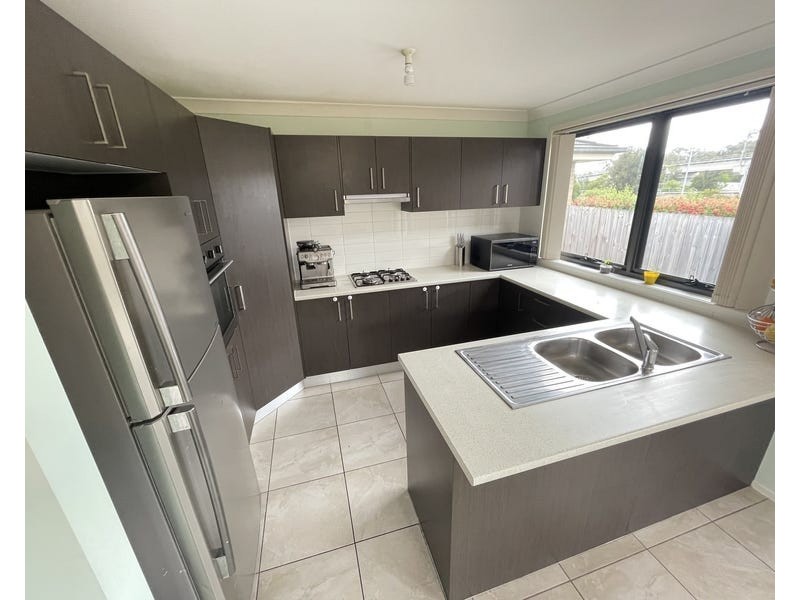 18 Glory Road, Glenfield NSW 2167