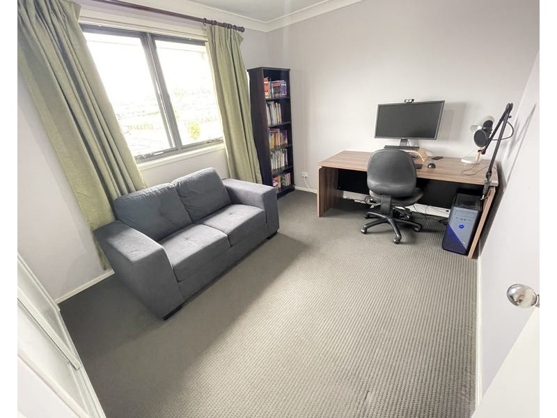 18 Glory Road, Glenfield NSW 2167