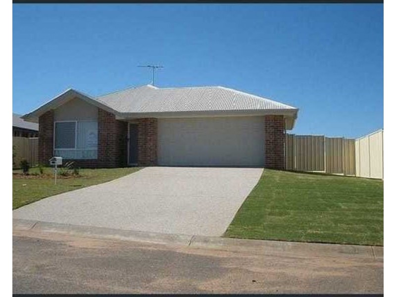 11 Lightening Street, Emerald QLD 4720