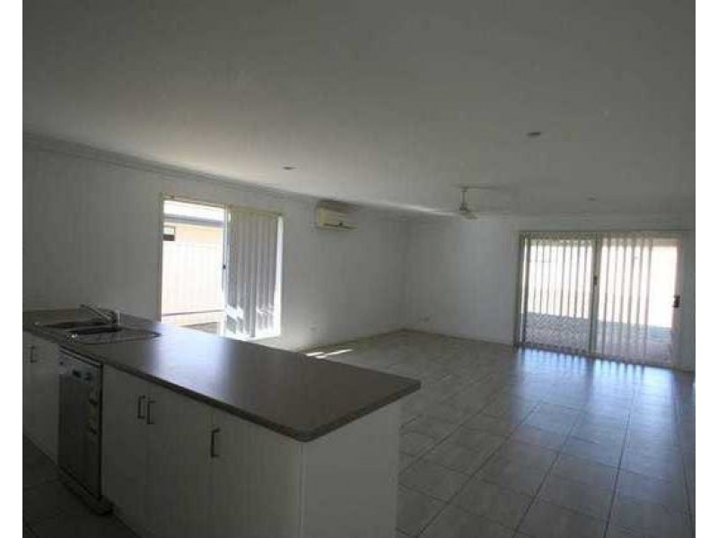 11 Lightening Street, Emerald QLD 4720