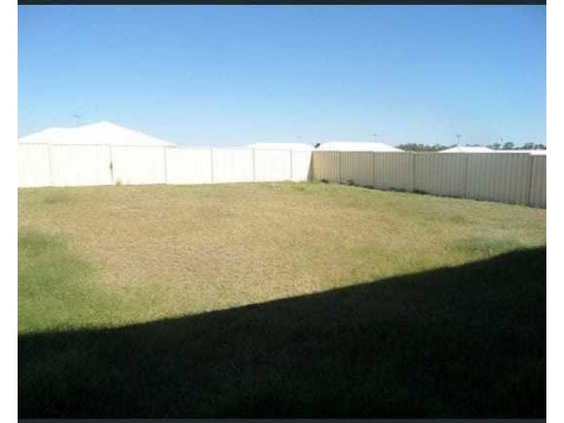 11 Lightening Street, Emerald QLD 4720