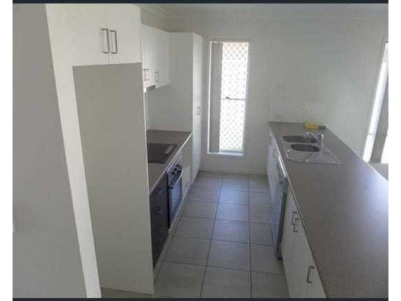 11 Lightening Street, Emerald QLD 4720