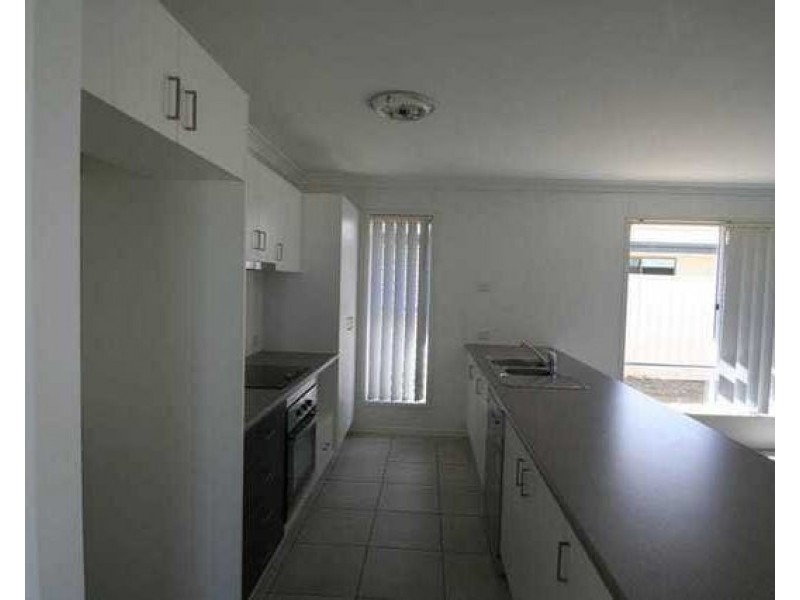 11 Lightening Street, Emerald QLD 4720