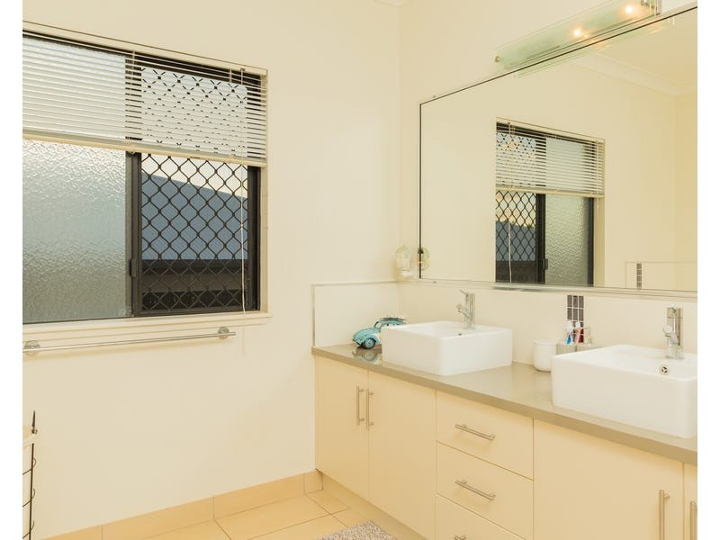 21 Douglas Crescent, Rural View QLD 4740