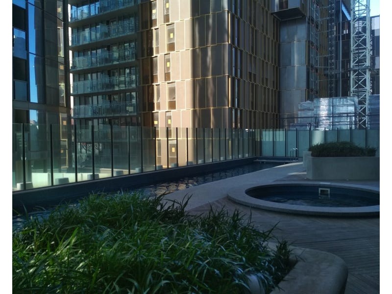 410/33 Mackenzie Street, Melbourne VIC 3000