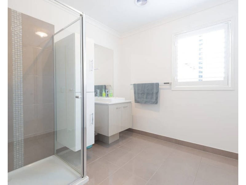 18 Half Moon Crescent, Indented Head VIC 3223