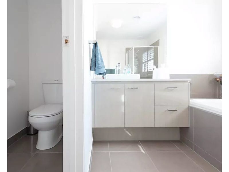 18 Half Moon Crescent, Indented Head VIC 3223