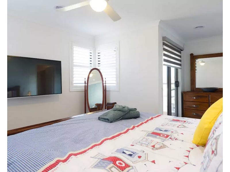 18 Half Moon Crescent, Indented Head VIC 3223