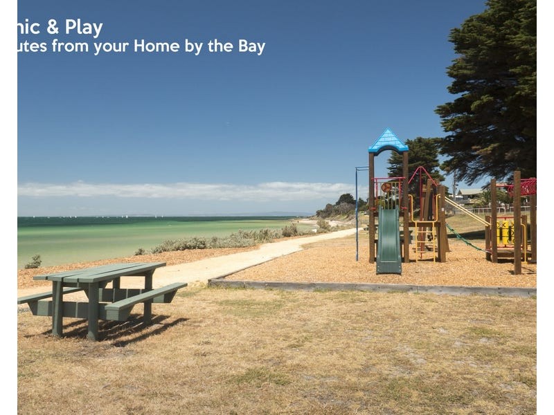 18 Half Moon Crescent, Indented Head VIC 3223