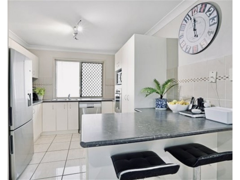 40 Corrimal Pl, Sandstone Point QLD 4511