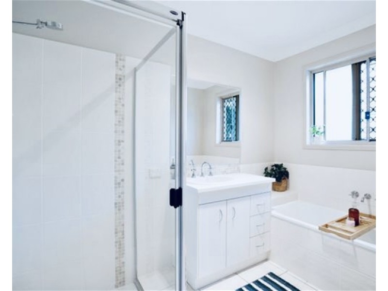 40 Corrimal Pl, Sandstone Point QLD 4511