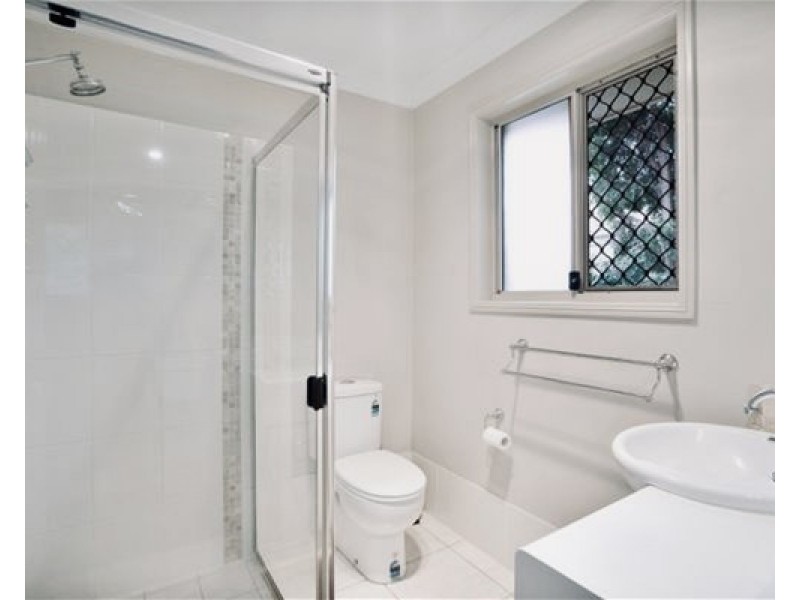 40 Corrimal Pl, Sandstone Point QLD 4511