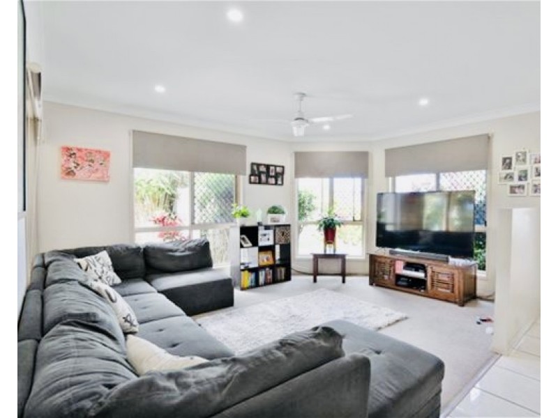 40 Corrimal Pl, Sandstone Point QLD 4511