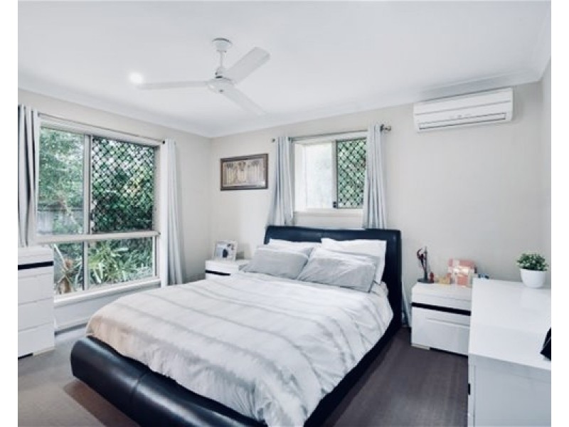 40 Corrimal Pl, Sandstone Point QLD 4511