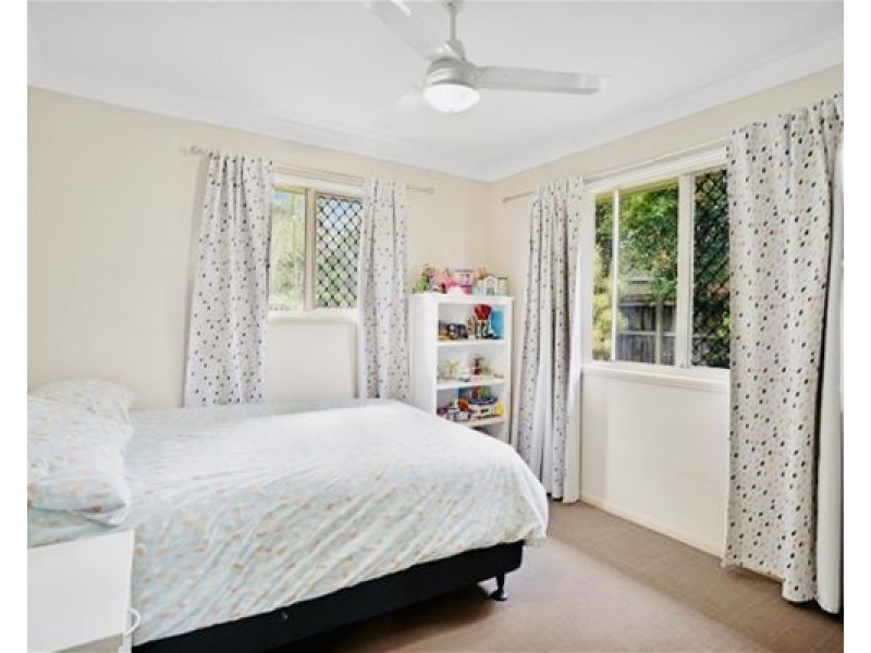 40 Corrimal Pl, Sandstone Point QLD 4511