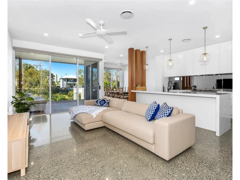 3 Kingfisher Crescent, Burleigh Waters QLD 4220