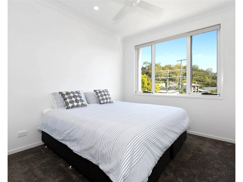 3 Kingfisher Crescent, Burleigh Waters QLD 4220