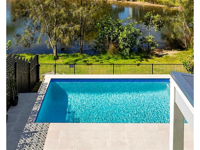 3 Kingfisher Crescent, Burleigh Waters QLD 4220