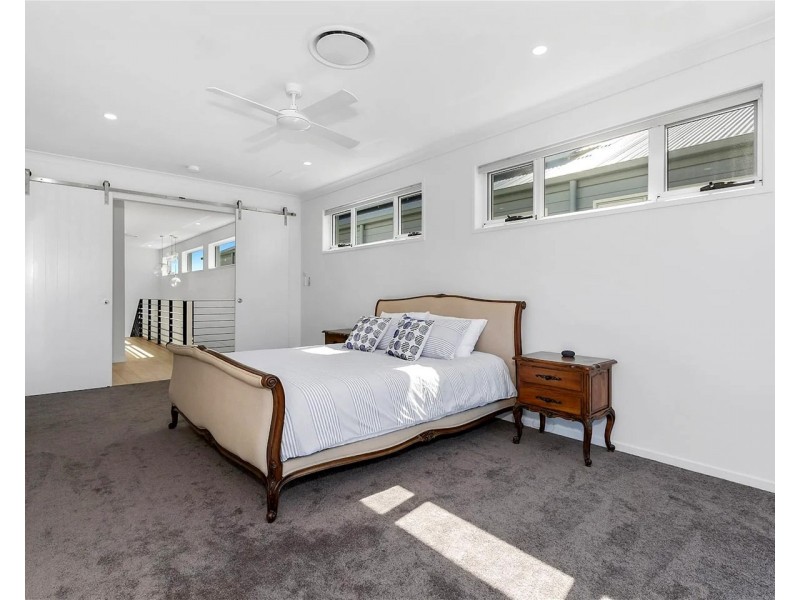 3 Kingfisher Crescent, Burleigh Waters QLD 4220