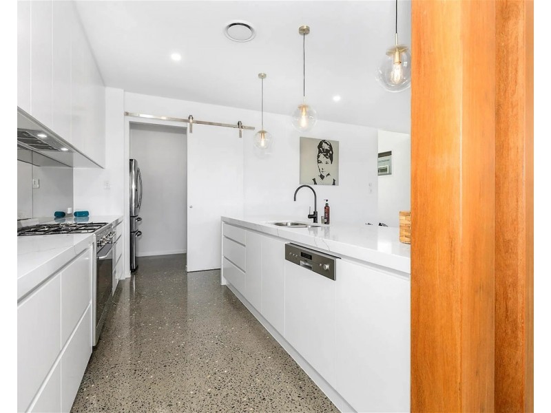 3 Kingfisher Crescent, Burleigh Waters QLD 4220