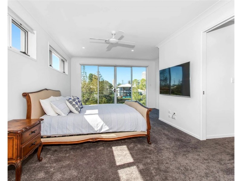 3 Kingfisher Crescent, Burleigh Waters QLD 4220