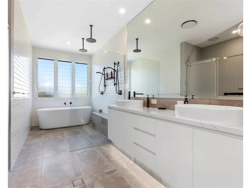 3 Kingfisher Crescent, Burleigh Waters QLD 4220