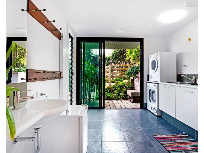 2/5 Barker Street, Currumbin QLD 4223