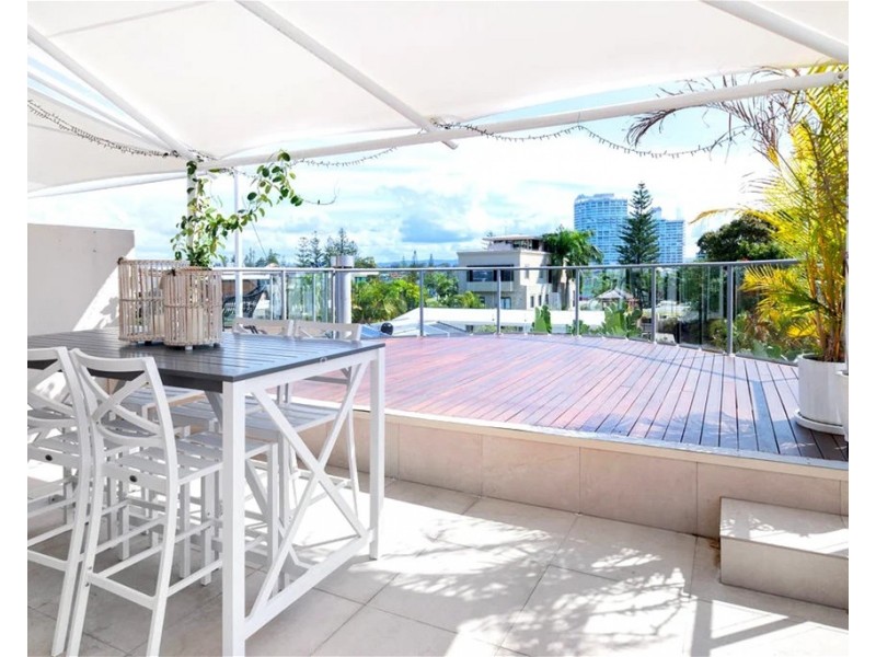 2/42 Tedder Ave, Main Beach QLD 4217