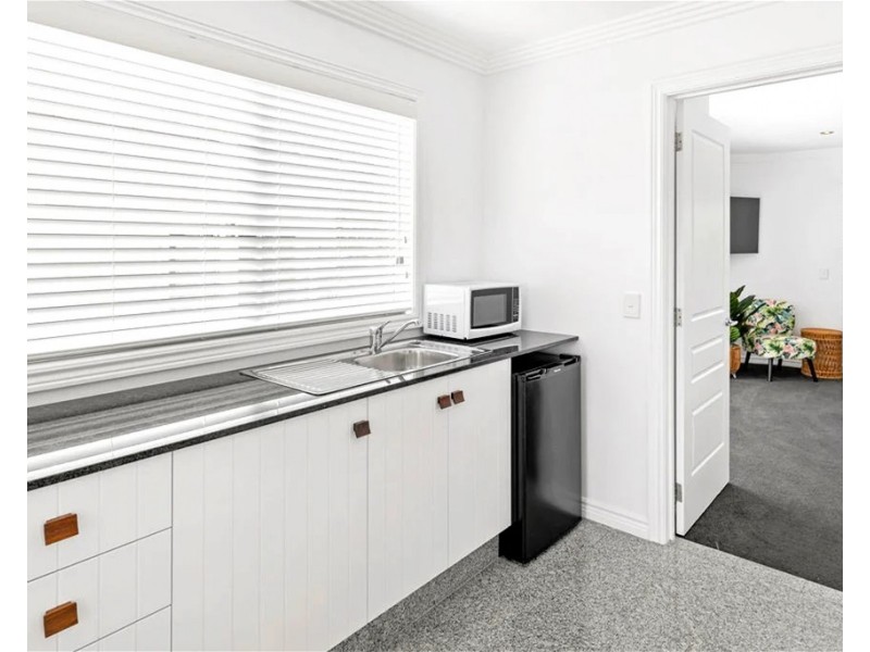 2/42 Tedder Ave, Main Beach QLD 4217