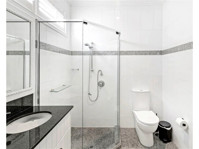 2/42 Tedder Ave, Main Beach QLD 4217