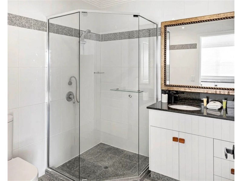 2/42 Tedder Ave, Main Beach QLD 4217
