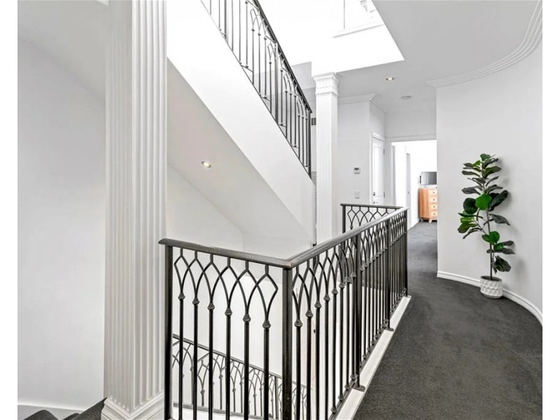 2/42 Tedder Ave, Main Beach QLD 4217