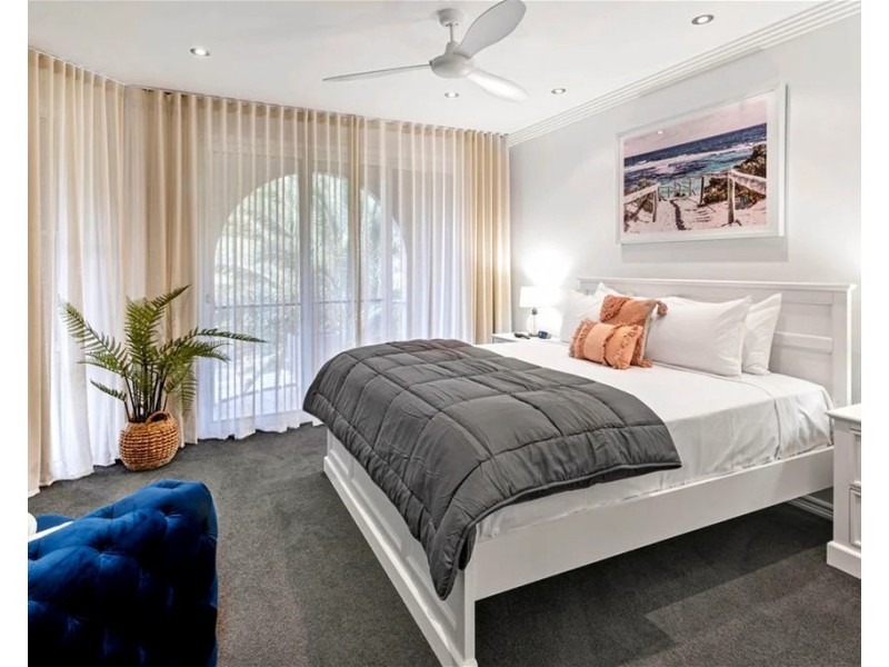 2/42 Tedder Ave, Main Beach QLD 4217