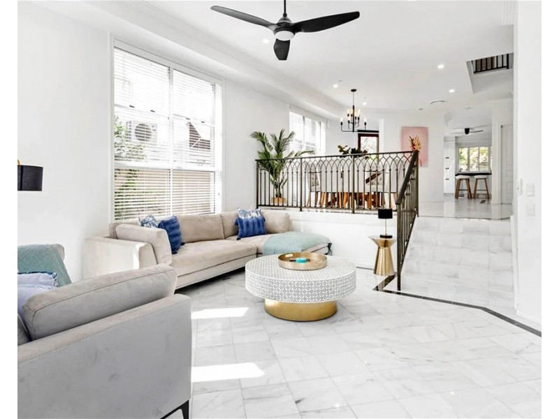 2/42 Tedder Ave, Main Beach QLD 4217