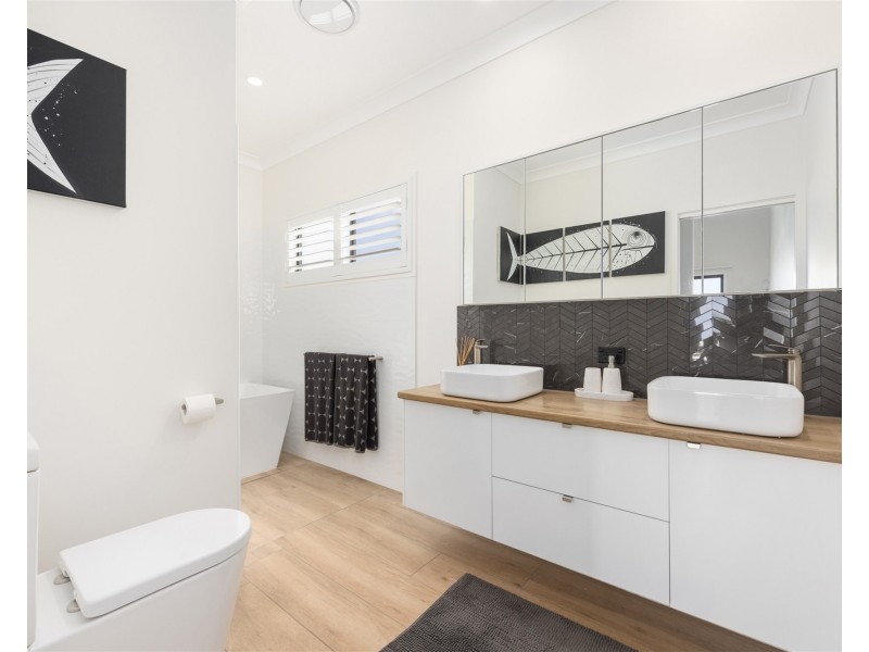 51 Windjammer Circuit, River Heads QLD 4655