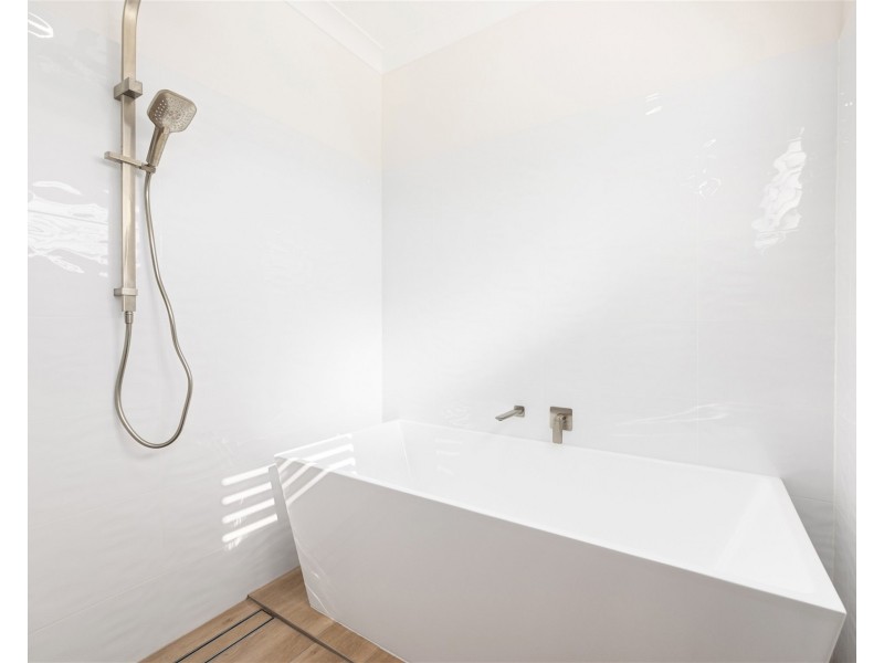 51 Windjammer Circuit, River Heads QLD 4655
