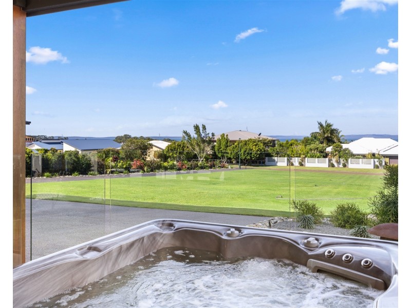 51 Windjammer Circuit, River Heads QLD 4655