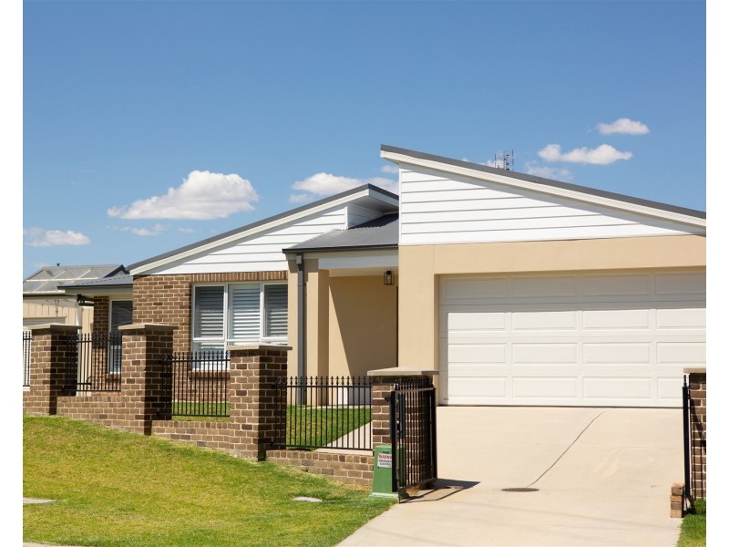 6 Viola Place, Orange NSW 2800