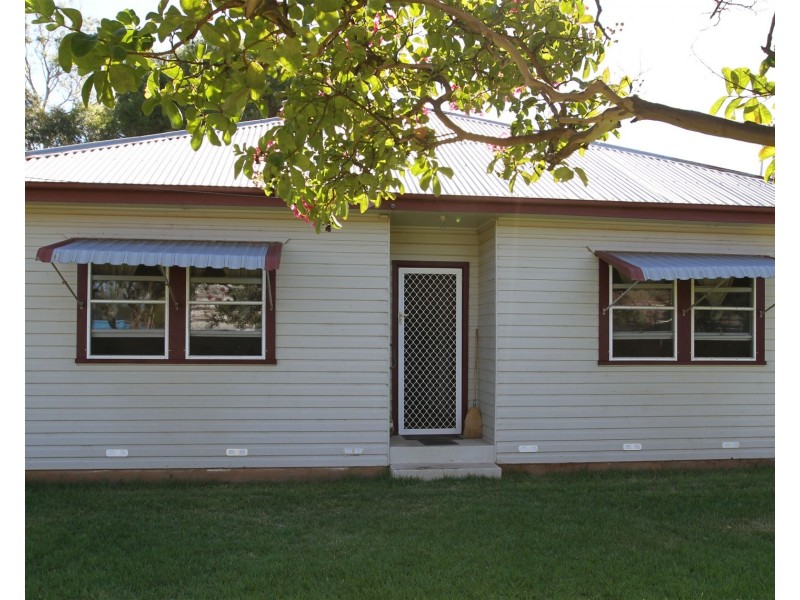 32 Gobondery Street, Trundle NSW 2875